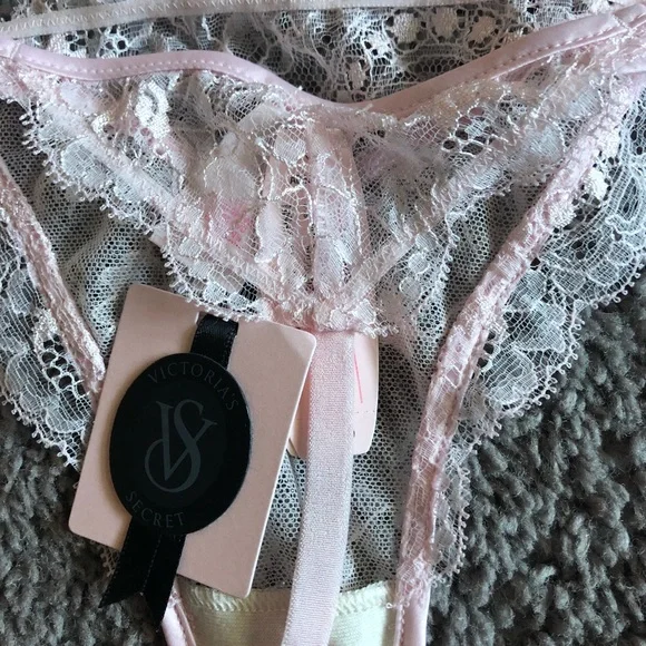 Victoria’s Secret V-String, Size M, New - Picture 6 of 8